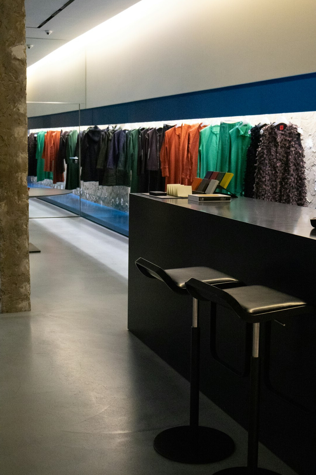clothing store returns counter